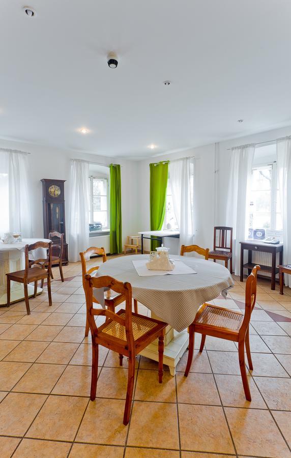 Barokowy Zakatek Bed & Breakfast Swidnica  Luaran gambar